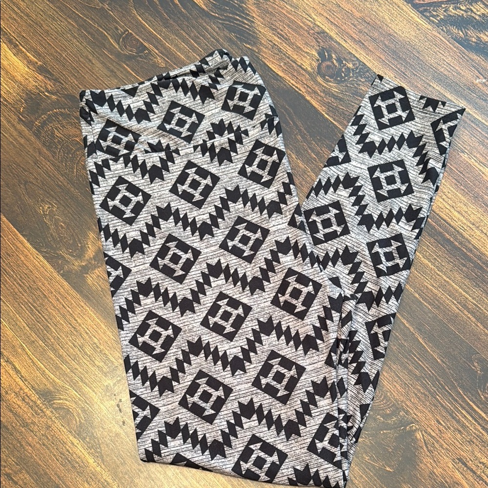 LuLaRoe TC Aztec Leggings